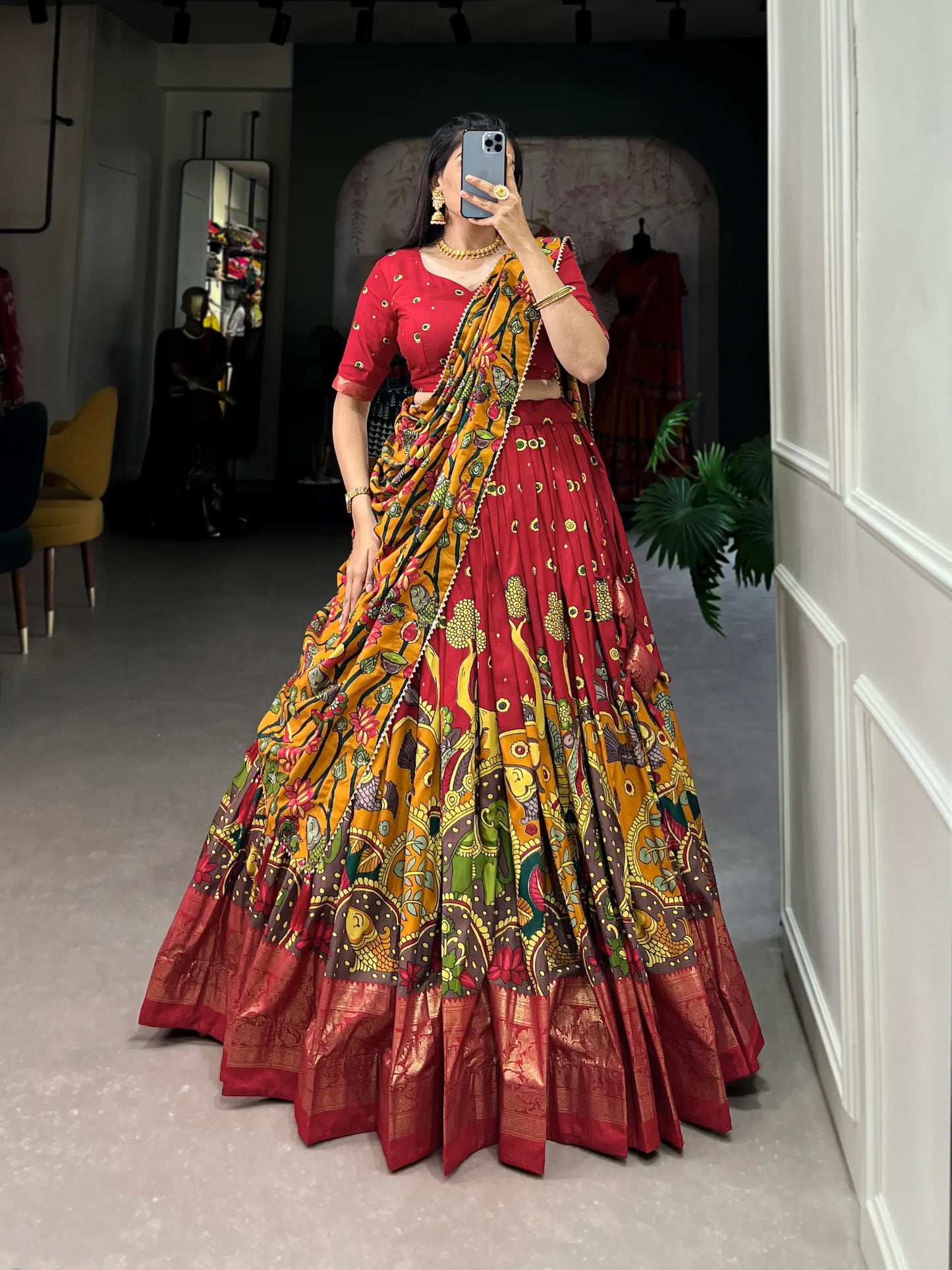 Lehenga Choli Rouge en Soie Tussar avec Imprimés Kalamkari