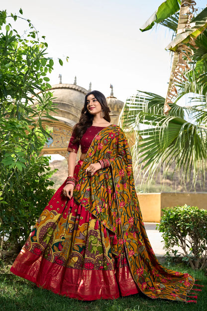 Lehenga Choli Rouge en Soie Tussar avec Imprimés Kalamkari