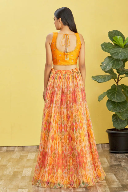 Lehenga jaune avec imprimé numérique et broderie à sequins, orné de véritables miroirs COLLECTION RHEA