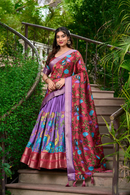 Lavendelfarbener Dola-Seiden-Lehenga-Choli mit Kalamkari-Druck und Zari-Webarbeit