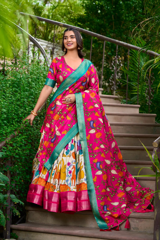 Weißes Dola-Seiden-Lehenga-Choli mit Kalamkari-Druck und Zari-Webarbeit