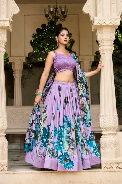 Lehenga Choli Lavande en soie Tussar Silk avec imprimé floral avec pendants traditionnels