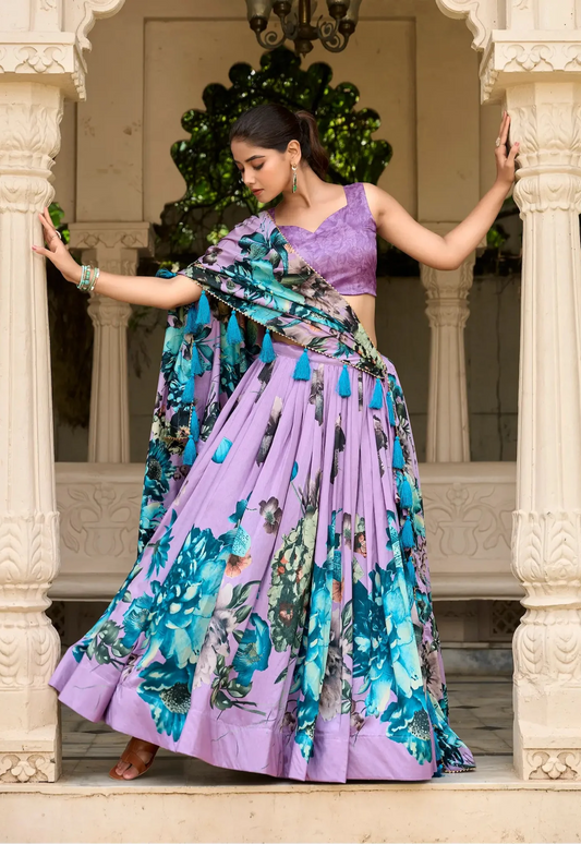 Lehenga Choli Lavande en soie Tussar Silk avec imprimé floral avec pendants traditionnels