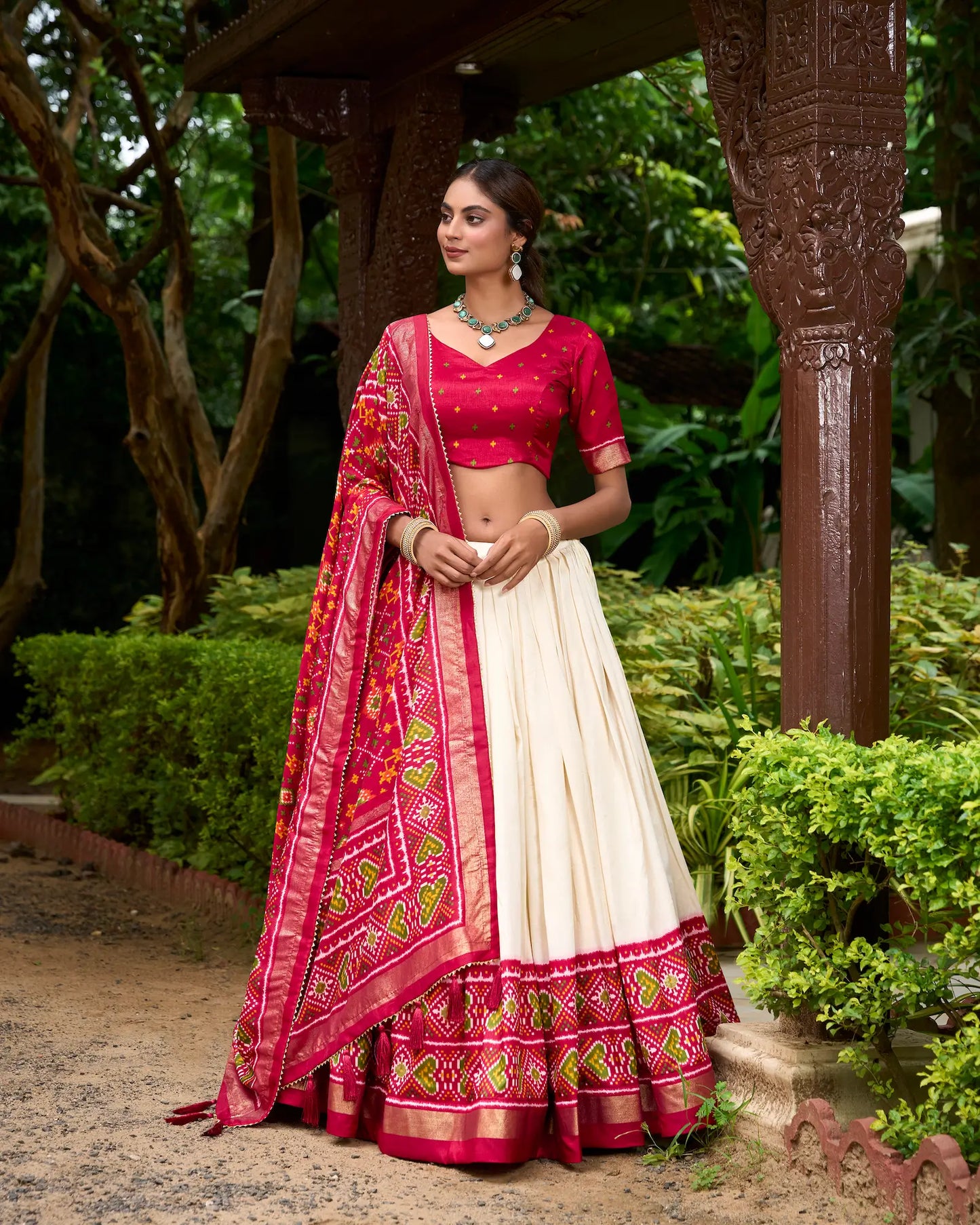 Lehenga Choli rouge soie Tussar imprimé Patola