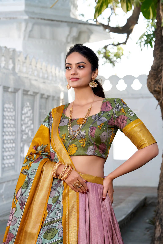 Hellrosa Dola-Seiden-Lehenga-Choli mit Kalamkari-Print