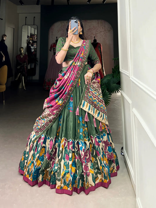 Lehenga Choli en Soie Tussar Vert Olive avec Imprimé Kalamkari et Travail en Feuille d'Or