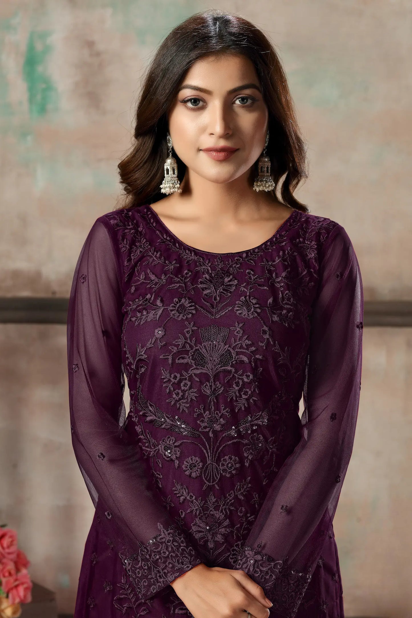 Ensemble Salwar en Filet Couleur Violet Raisin avec Broderie au Fil et Sequins