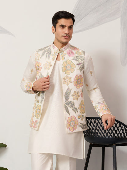 Ensemble Kurta Vesti Koti Homme blanc crème avec motifs floraux délicats et broderies de sequins COLLECTION VIVAAN