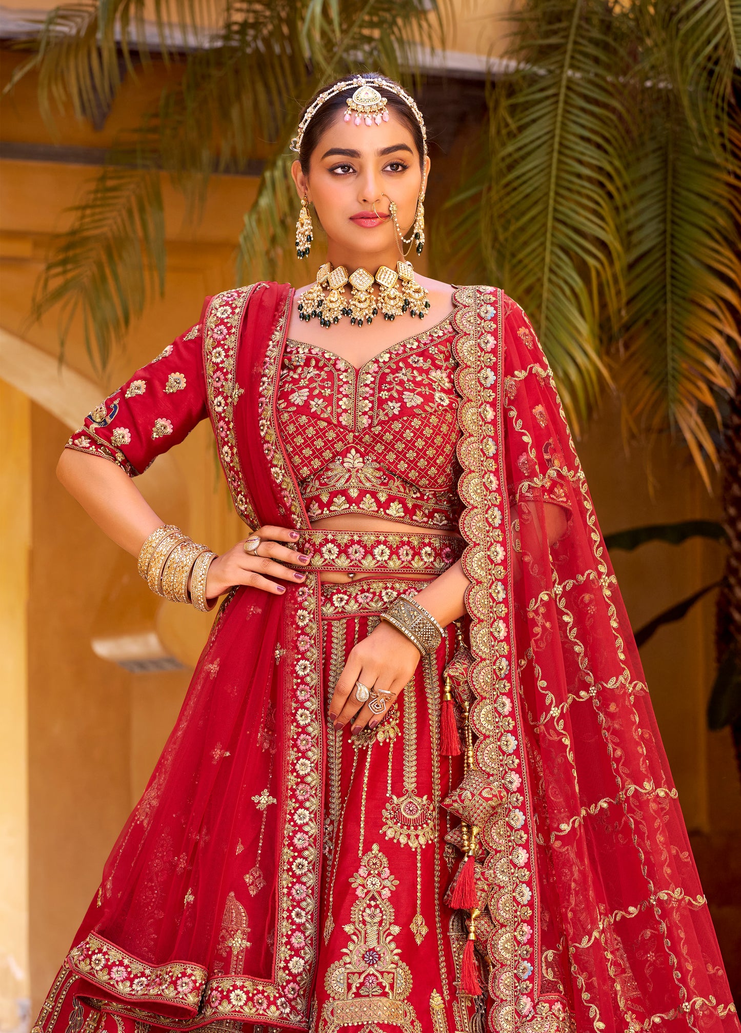 Lehenga de mariée rouge foncé traditionnel en soie premium inspiration de créateur COLLECTION SAHIBA