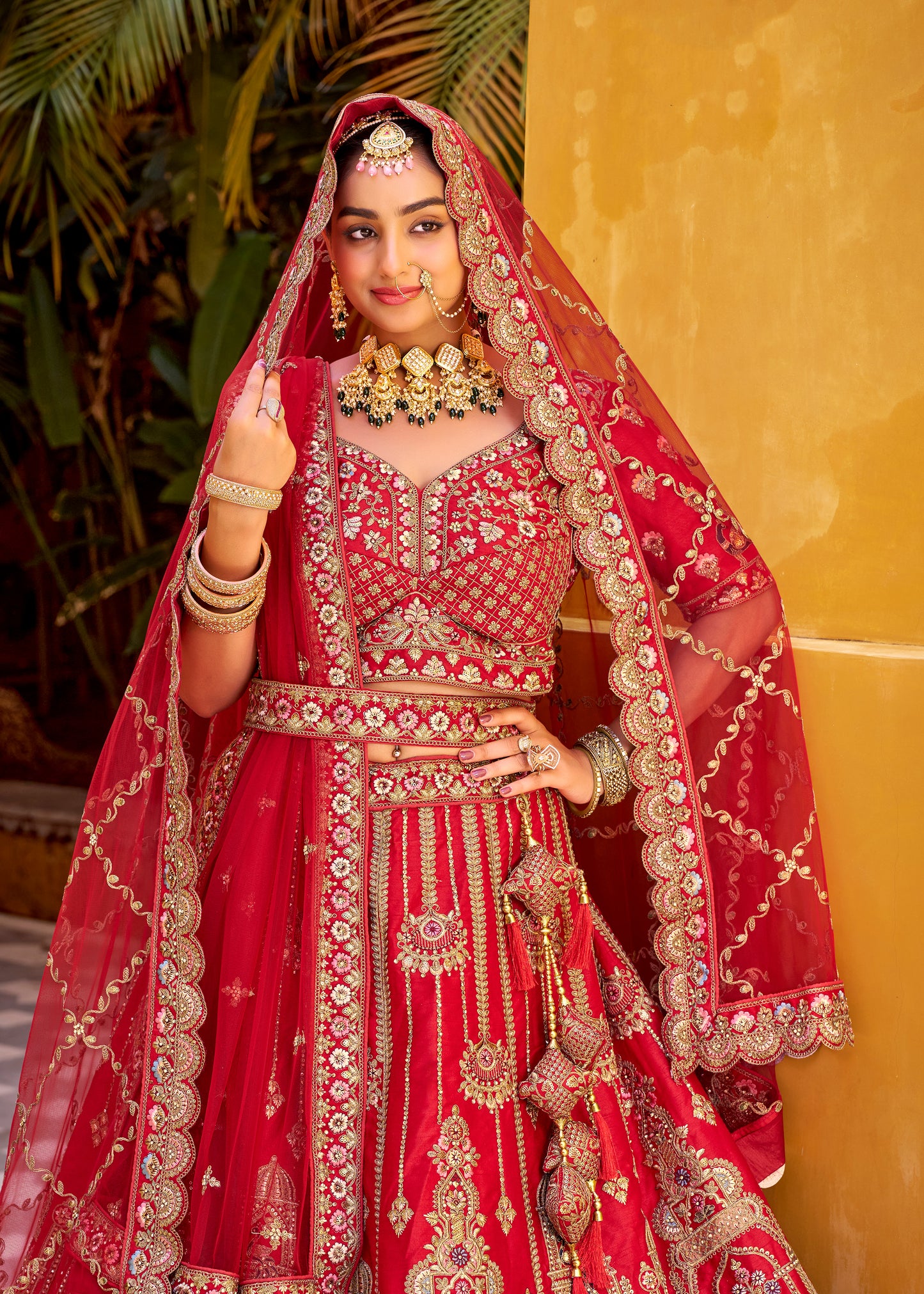 Lehenga de mariée rouge foncé traditionnel en soie premium inspiration de créateur COLLECTION SAHIBA