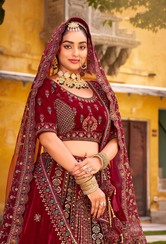Lehenga de mariée rouge bordeaux foncé traditionnel en velours premium inspiration de créateur COLLECTION SAHIBA