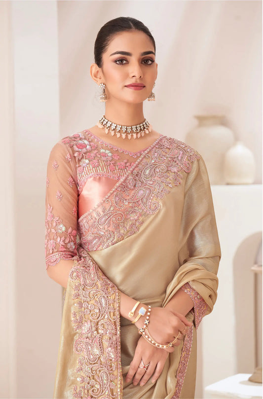 Party-Sari aus goldenem Satin-Chiffon mit Pailletten- und Fadenstickerei