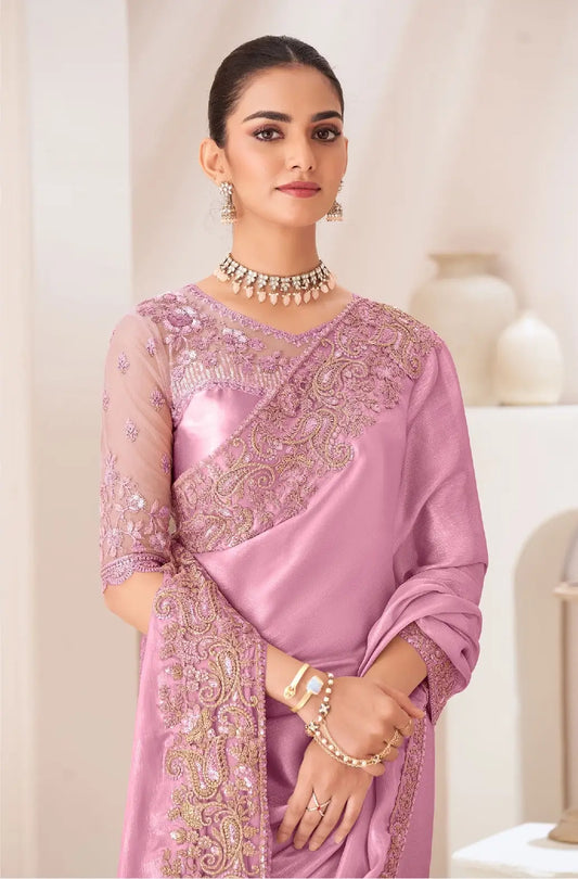 Blassrosa Party-Sari aus Satin-Chiffon mit Pailletten- und Fadenstickerei