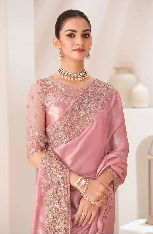 Rosa Party-Sari aus Satin-Chiffon mit Perlen, Pailletten- und Fadenstickerei