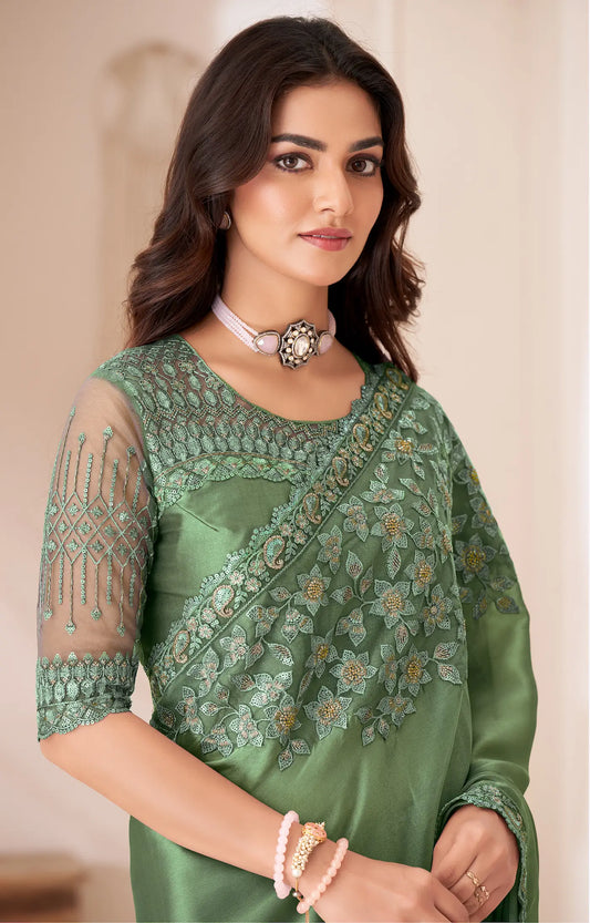 Sari de soirée en satin de soie vert kaki avec broderie de sequins et de fils