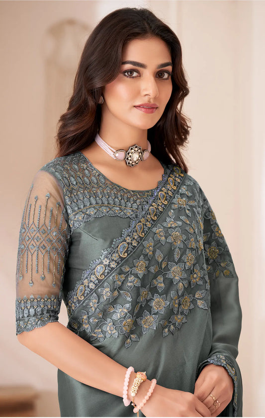 Sari de fête gris en satin de soie avec broderie de sequins et de fils