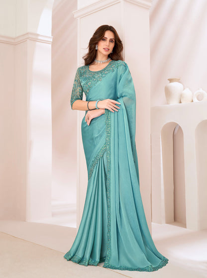 Sari de soirée en satin georgette bleu aqua avec broderie de sequins et fil