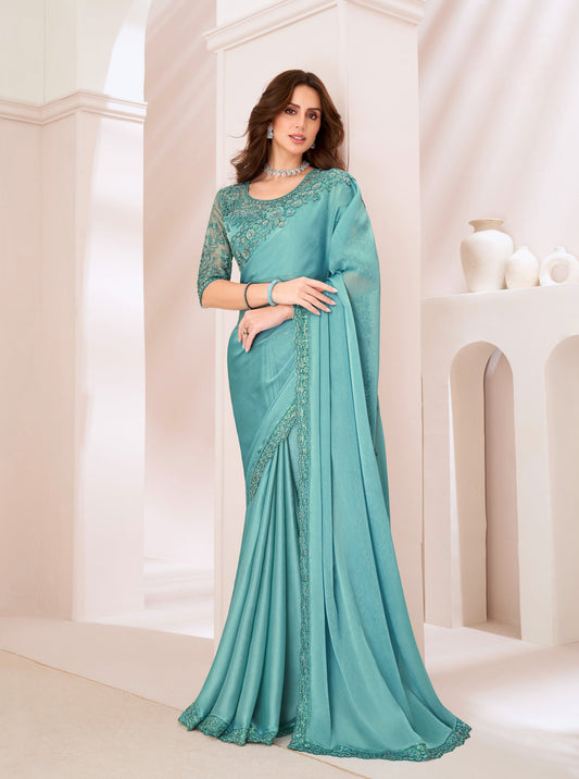 Sari de soirée en satin georgette bleu aqua avec broderie de sequins et fil
