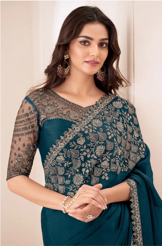 Sari de soirée en satin chiffon bleu-gris avec broderie de sequins et fil