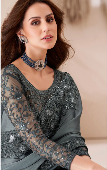 Sari de fête en georgette grise avec broderie de sequins et de fils
