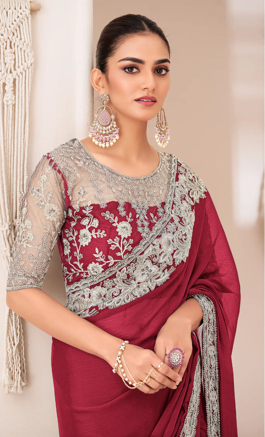Roter Chiffon-Georgette-Sari für den Abend, verziert mit Pailletten- und Fadenstickerei