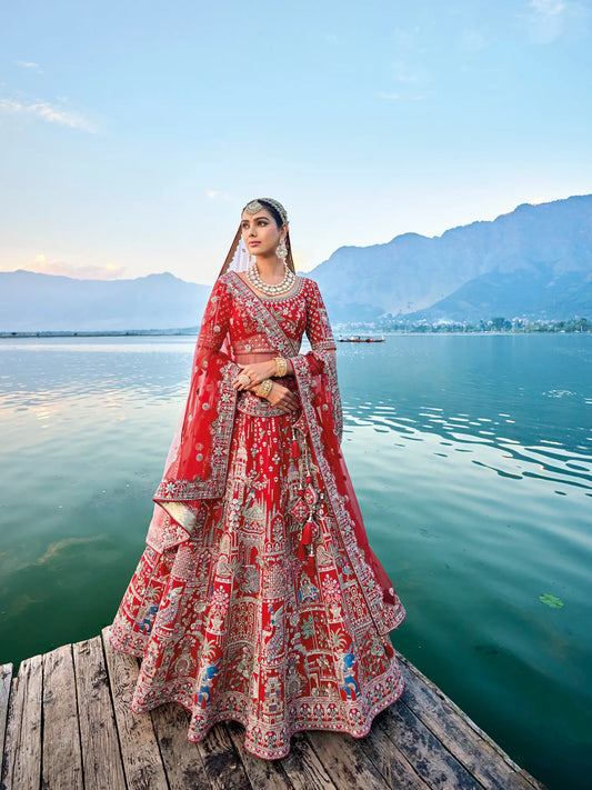 Eleganter rosa-grauer Braut-Lehenga mit Zarkan-Stickerei und Pailletten