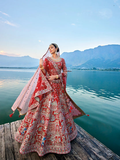 Lehenga de mariée en soie et broderies khatli rouge traditionnel avec double dupatta rouge et rose clair