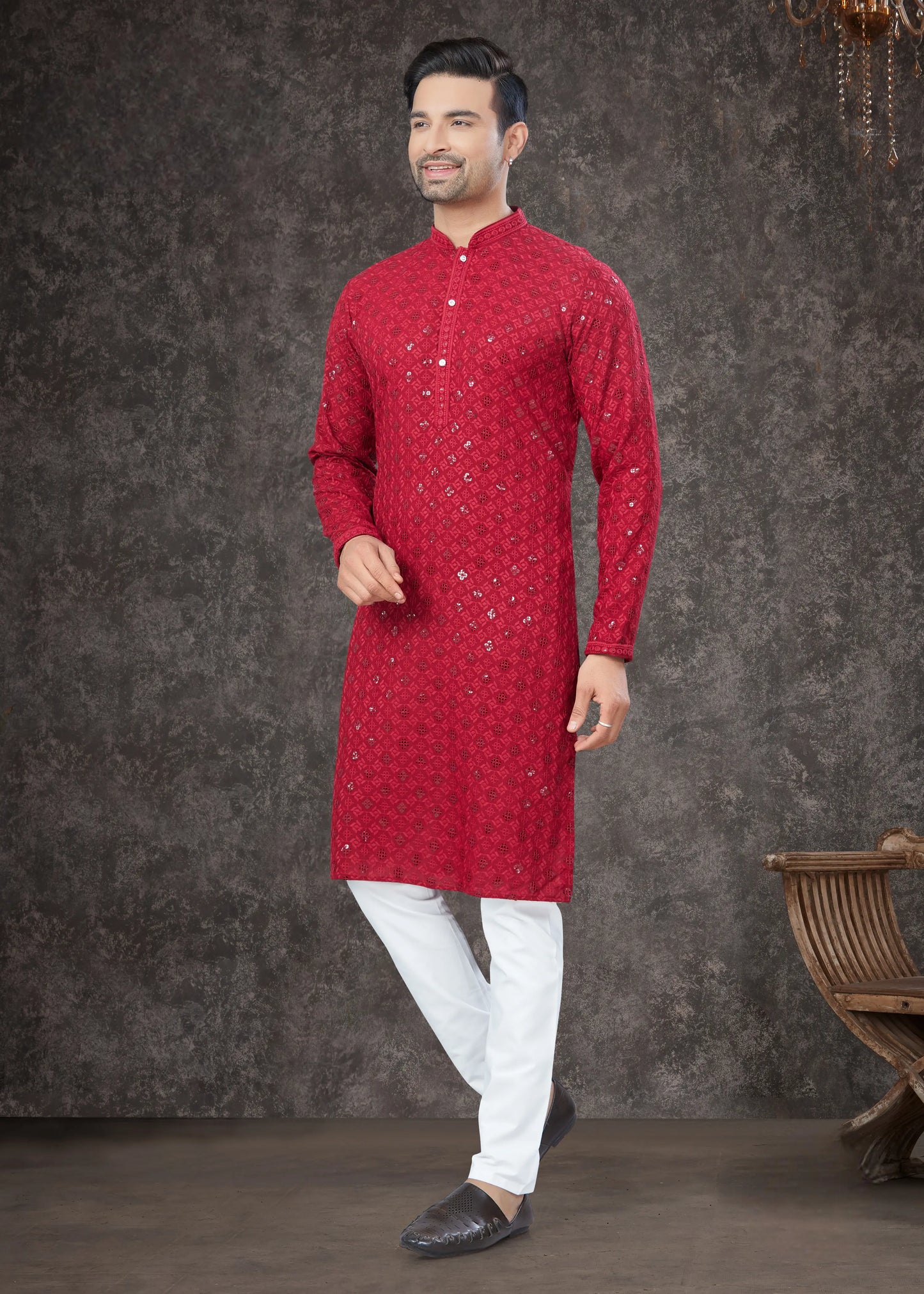 Ensemble Kurta Lakhnawi rouge avec sequins COLLECTION VEER