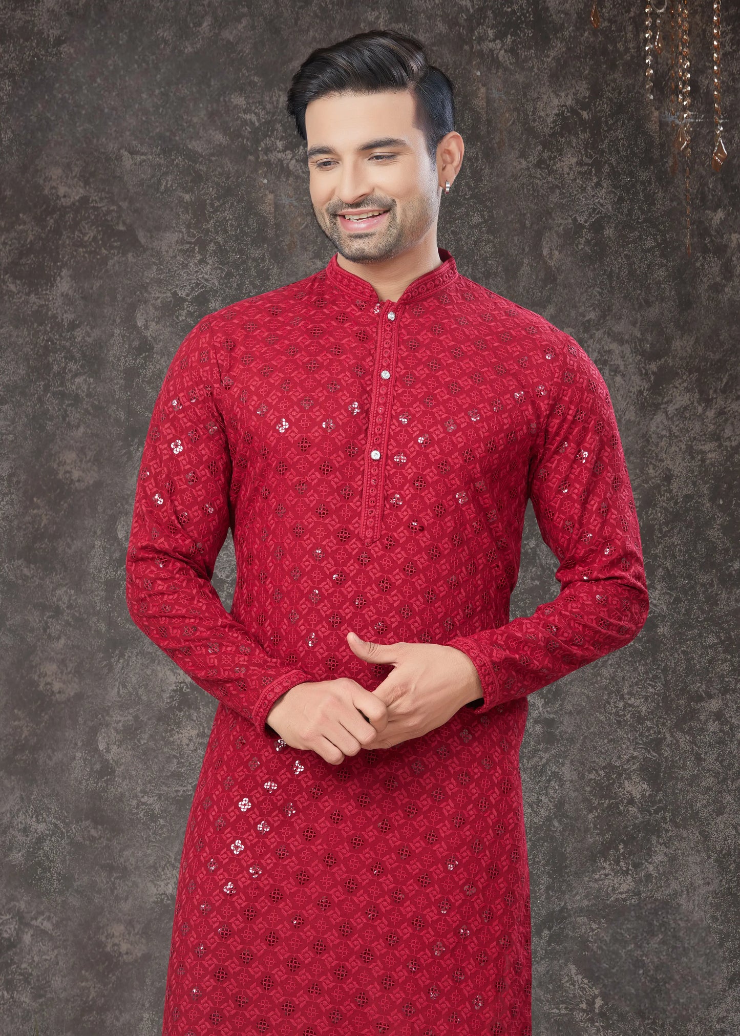 Ensemble Kurta Lakhnawi rouge avec sequins COLLECTION VEER