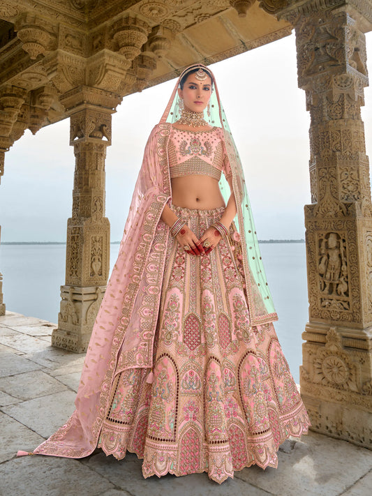 Eleganter rosa-grauer Braut-Lehenga mit Zarkan-Stickerei und Pailletten