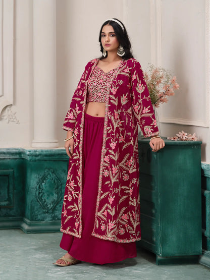 Dunkelrosa indo-westliches Georgette-Ensemble mit Fadenstickerei und Pailletten 