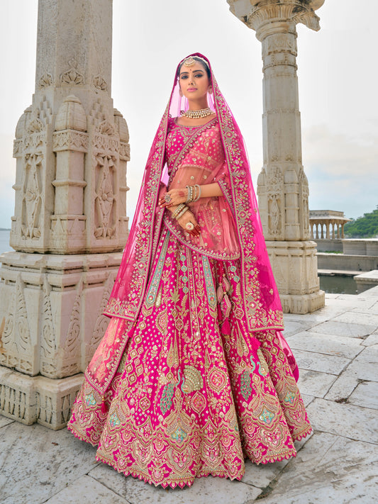 Eleganter rosa-grauer Braut-Lehenga mit Zarkan-Stickerei und Pailletten