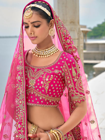 Eleganter rosa-grauer Braut-Lehenga mit Zarkan-Stickerei und Pailletten