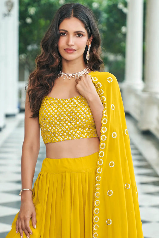 Gelber Georgette-Lehenga-Choli im indo-westlichen Stil mit Fadenstickerei und Pailletten