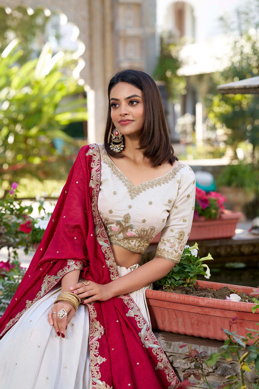 Cremefarbener Lehenga Choli in Kanchipuram mit Zari-Webarbeit