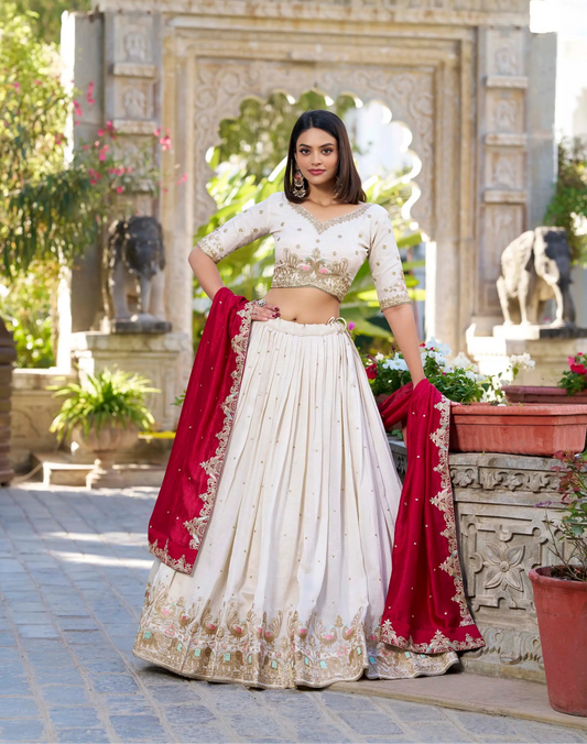 Cremefarbener Lehenga Choli in Kanchipuram mit Zari-Webarbeit