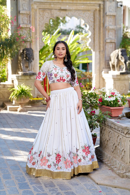 Lehenga Choli versatile en georgette blanche avec broderies en sequins et fil COLLECTION RANI