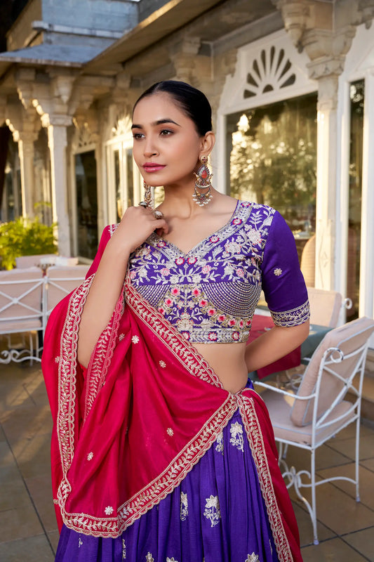 Lehenga Choli en soie Vichitra violette avec broderie de sequins et de fils