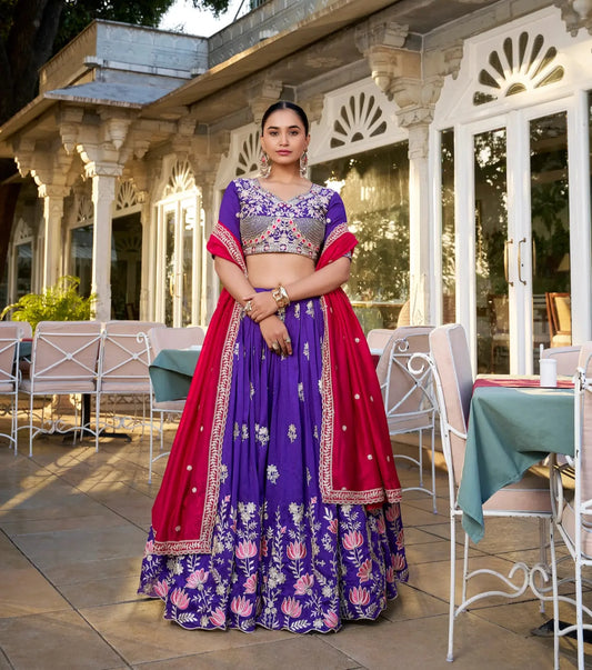 Lehenga Choli en soie Vichitra violette avec broderie de sequins et de fils