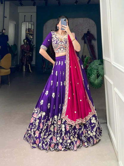 Lehenga Choli en soie Vichitra violette avec broderie de sequins et de fils
