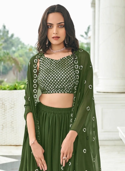Olivgrüner Georgette-Lehenga-Choli im indo-westlichen Stil mit Fadenstickerei und Pailletten