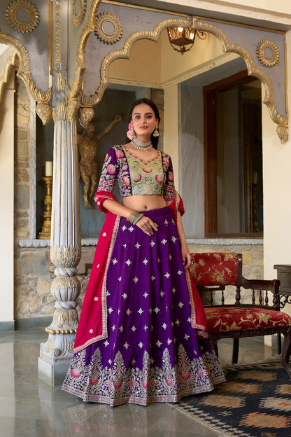Lehenga choli en soie Vichitra violette avec broderies de sequins et de fil