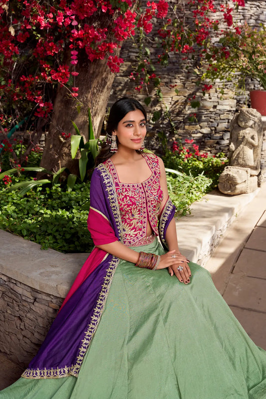 Seegrüner Vichitra-Seiden-Lehenga-Choli mit Pailletten- und Fadenstickerei im Bollywood-Stil der 2000er