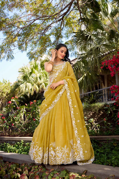Gelbgoldener Lehenga Choli mit Crush Sequence-Stickerei