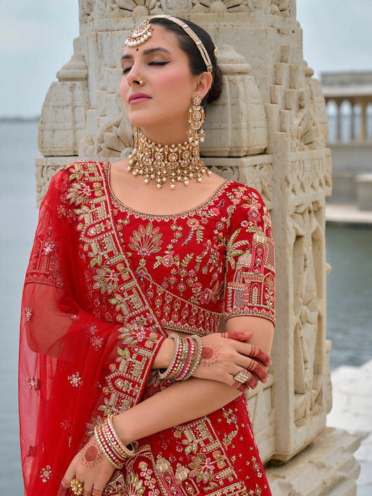 Eleganter rosa-grauer Braut-Lehenga mit Zarkan-Stickerei und Pailletten