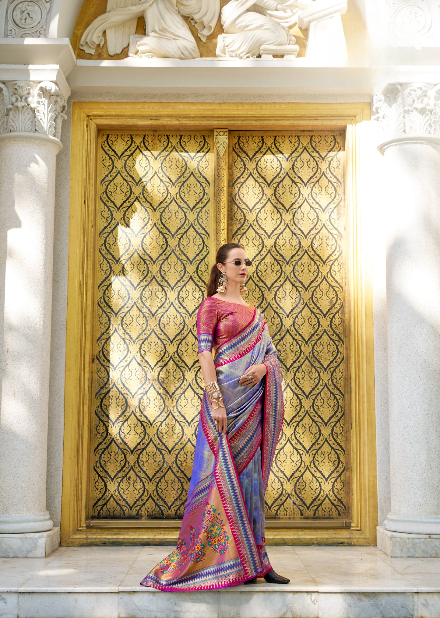 Sari en soie raffiné ethnique à bordure contrastée violet bleuté et rose foncé multicolore COLLECTION RADHIKA