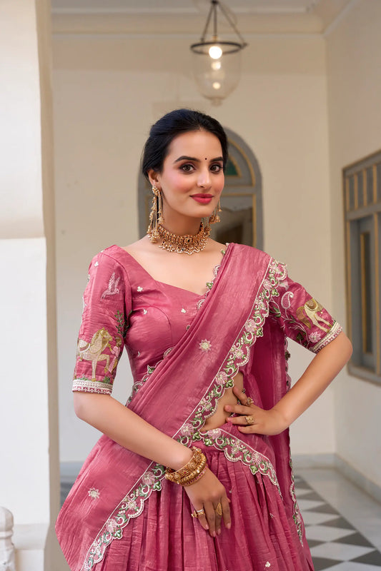 Lehenga Choli en Pink Crush avec broderie à sequins