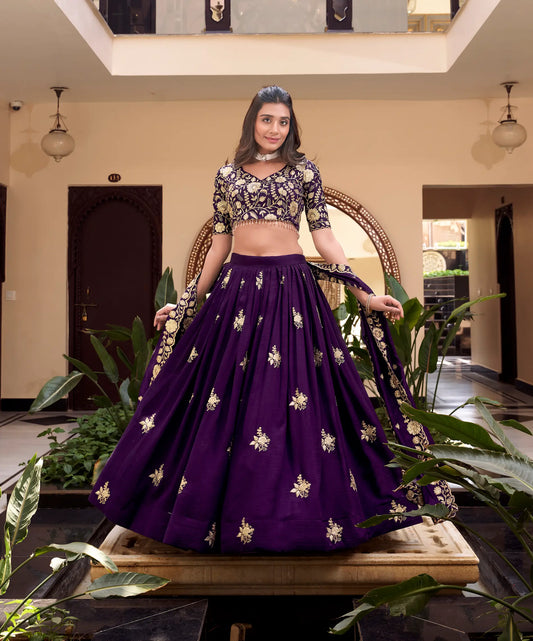 Lilafarbenes Vichitra-Seiden-Lehenga-Choli-Set mit Perlen-, Pailletten- und Fadenstickerei