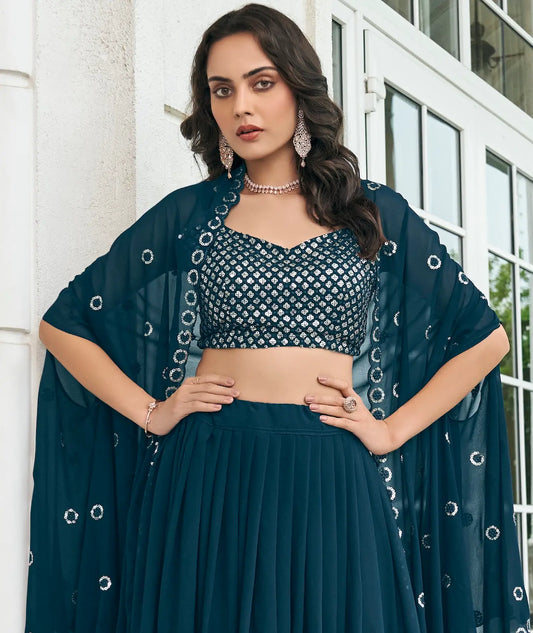 Marineblauer Georgette-Lehenga-Choli im indo-westlichen Stil mit Fadenstickerei und Pailletten