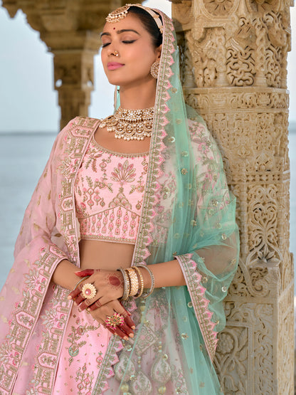 Eleganter rosa-grauer Braut-Lehenga mit Zarkan-Stickerei und Pailletten
